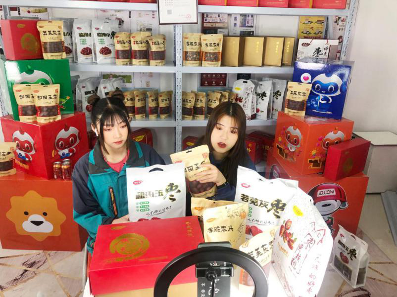 燃爆!丽江石榴哥现场连麦新华电商<a href=http://njxh.cn target=_blank class=infotextkey>专业</a>学子 燃爆!丽江石榴哥现场连麦新华电商<a href=http://njxh.cn target=_blank class=infotextkey>专业</a>学子