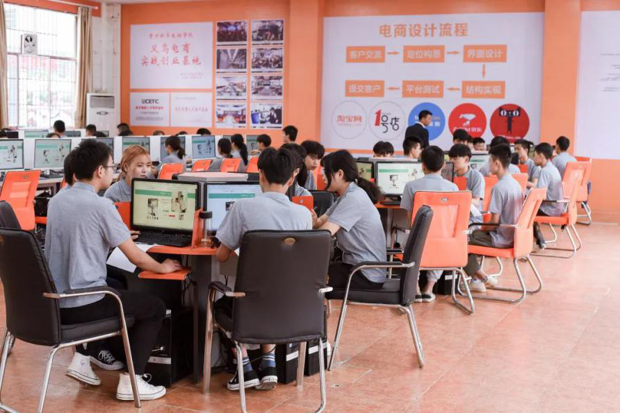 抖音达人连麦央视聚焦新华学子,看好电商行业 抖音达人连麦央视聚焦新华学子,看好电商行业