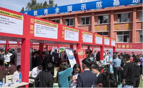 探秘新华互联网科技系列之——师资力量 探秘新华互联网科技系列之——师资力量