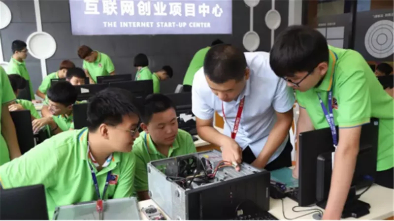 人才共建、产教联盟!新华互联网科技名企定制班招生补录中! 人才共建、产教联盟!新华互联网科技名企定制班招生补录中!