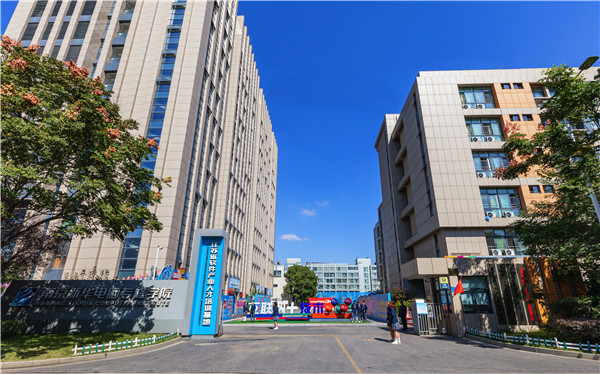 12位学霸天团推荐新华电脑学校,你不了解一下吗? 12位学霸天团推荐新华电脑学校,你不了解一下吗?