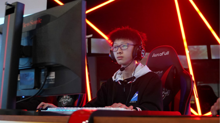 实力见证!又一新华电脑教育学子签约AG俱乐部! 实力见证!又一新华电脑教育学子签约AG俱乐部!