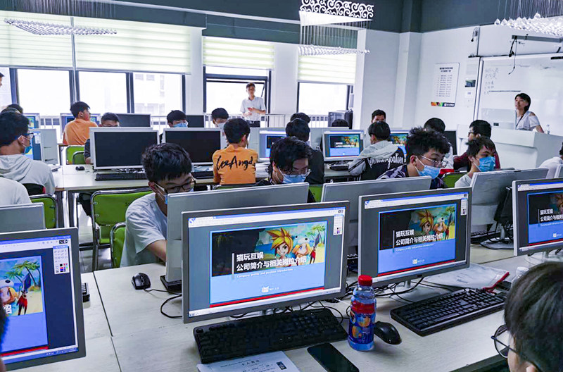 你好,这里是南京新华X-Maker电竞学院! 你好,这里是南京新华X-Maker电竞学院!