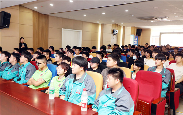 《老师来了》南京新华站|规划师张光远为你规划未来 《老师来了》南京新华站|规划师张光远为你规划未来