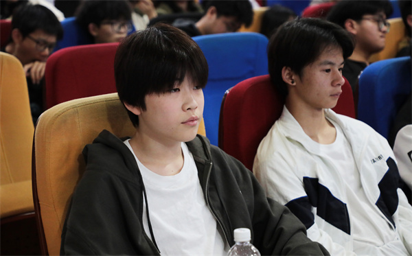 创新引领未来——智能时代设计师发展之路讲座圆满举行 创新引领未来——智能时代设计师发展之路讲座圆满举行