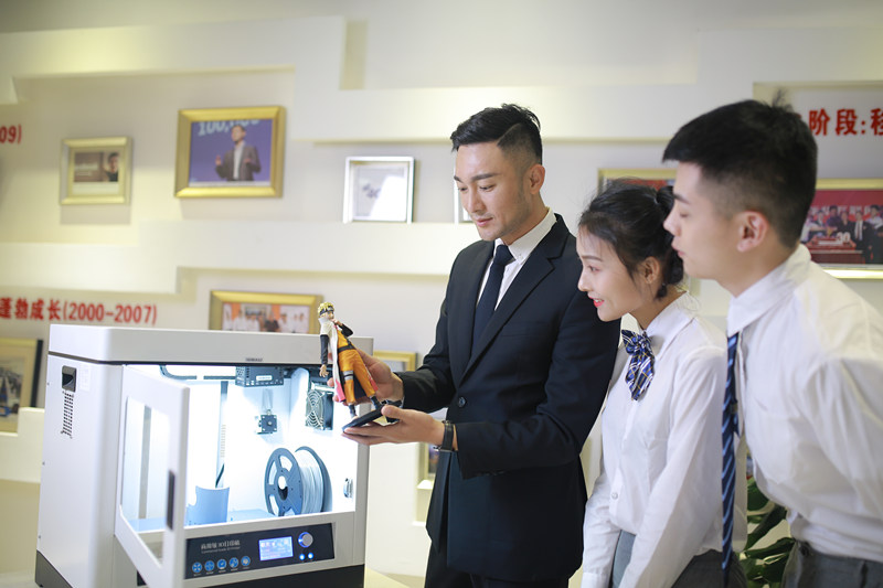 聚焦两会 | 新华互联网+教育助力乡村振兴!